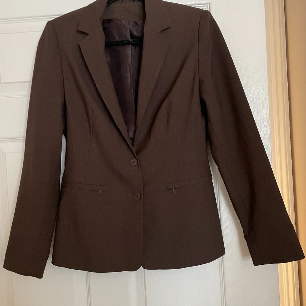 Cocoa brown fitted blazer with cinched waist